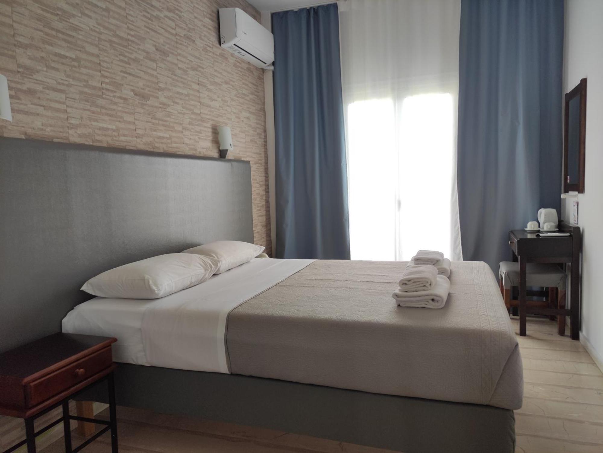 Tina Hotel Dassia  Ngoại thất bức ảnh