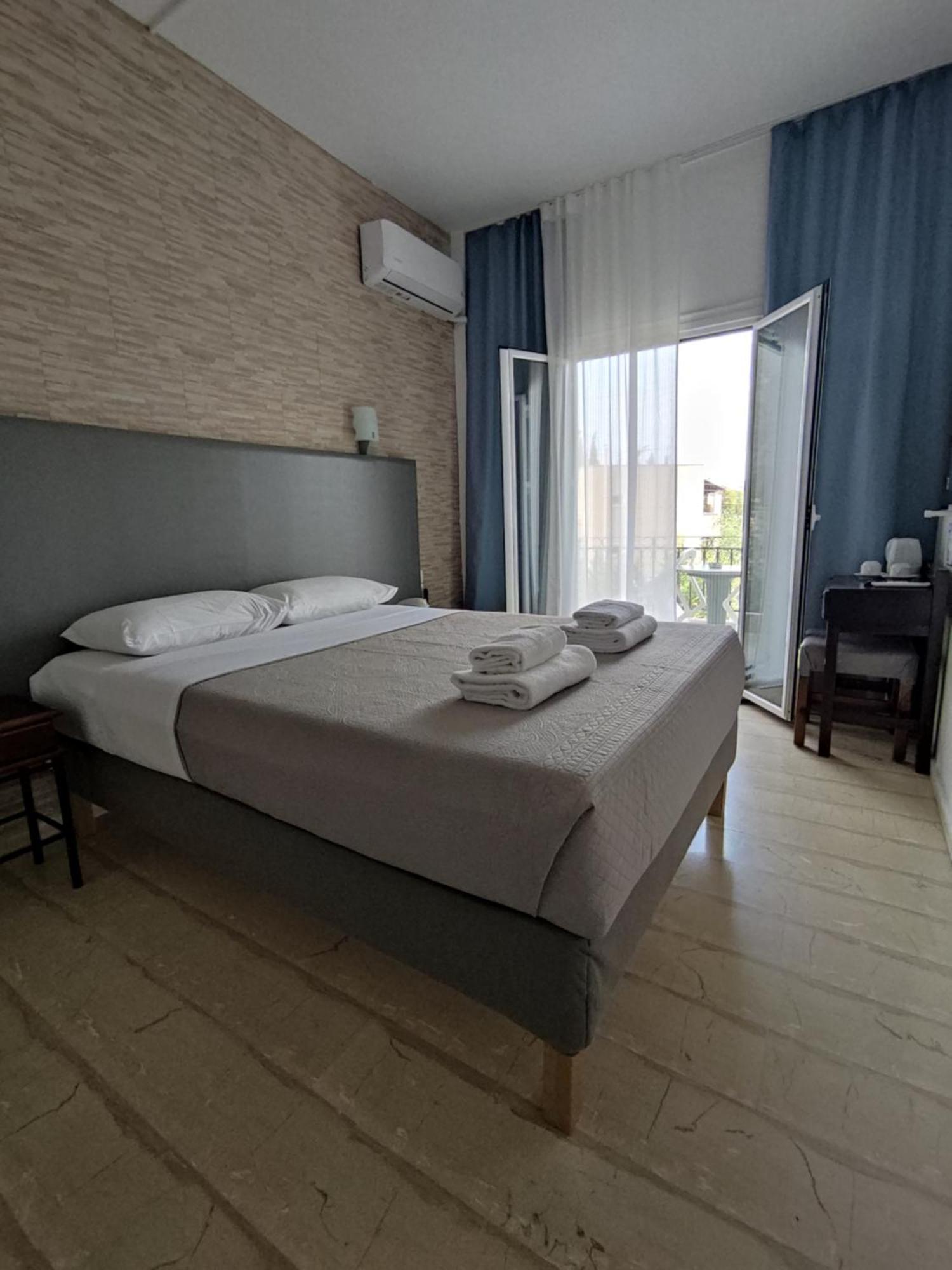 Tina Hotel Dassia  Ngoại thất bức ảnh