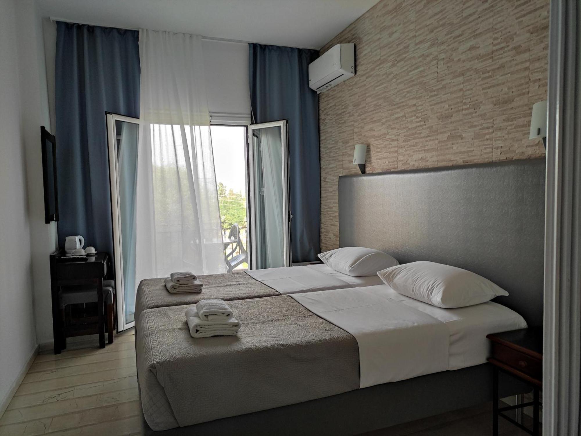 Tina Hotel Dassia  Ngoại thất bức ảnh